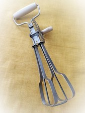 Ancien Batteur À Manivelle