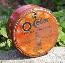 Boîte en fer ancienne Le