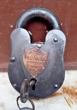 Cadenas Wells Fargo de style