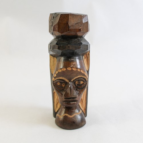 Main sculpté tiki totem - 5, "
