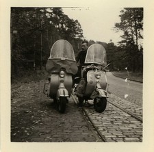 PHOTO ANCIENNE - VINTAGE SNAPSHOT - SCOOTER VESPA VOYAGE - TRIP