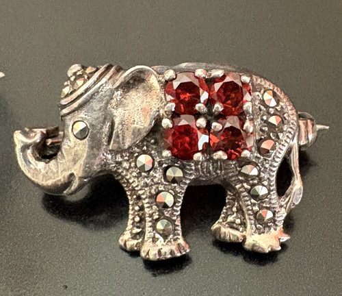 Bijou ancien broche éléphant