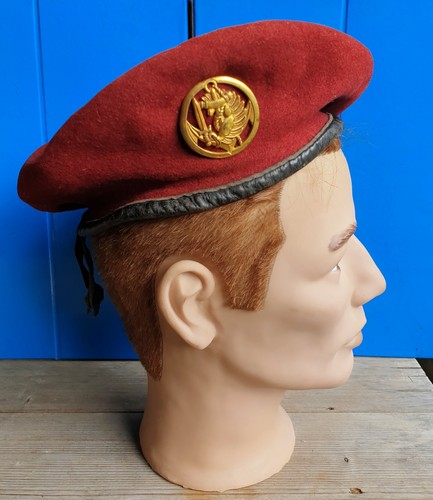 Béret rouge réglementaire - bÉret,