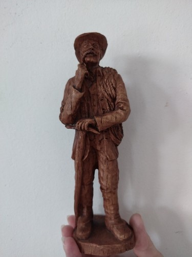 Statuette bois sculpté - en,