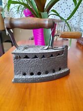 Ancien fer à repasser à Braise en fonte