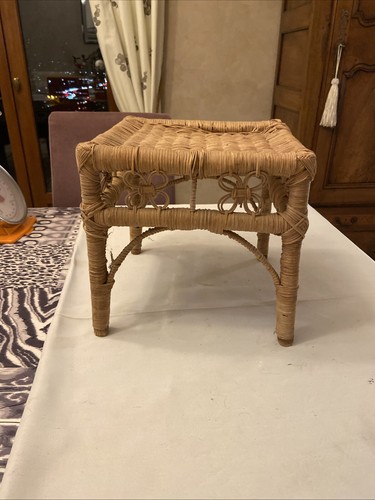 Ancien petit tabouret - petit, carré
