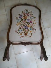 Pare-feu de cheminée  ancien en bois sculpté et broderies fait main