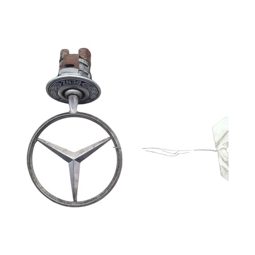 Sigle capot mercedes classe - mercedes, c