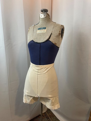 Long leg girdle pinup - leg,