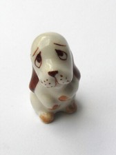 -  Miniature porcelaine  chien motif fleuri  - fève creuse