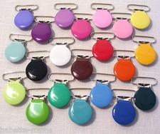 CLIP PINCE BRETELLE CROCODILE ATTACHE TÉTINE RONDE MÉTAL ÉMAILLÉ ** 25 mm **