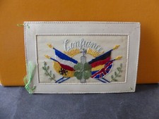 CARTE POSTALE VERS 1915 BRODE SUR TISSUS CONFIANCE 4  DRAPEAUX ET CROIX LORRAINE