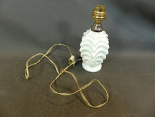 Ancienne lampe de chevet ou salon en opaline de foire blanche vintage
