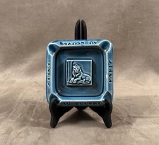 Cendrier vintage décor de lion en céramique bleue Au Louvre Paris Made in France