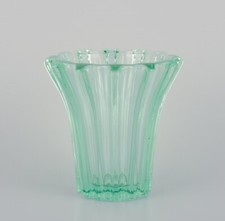 Pierre Gire (1901-1984), alias Pierre d'Avesn.  Vase Art Déco en verre art vert.