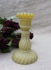 ANCIEN PETIT BOUGEOIR DE DÎNETTE EN OPALINE DE FOIRE - H : 9 cm