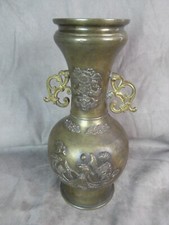 JAPON, époque Meiji: VASE A ANSES en bronze.
