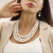 Collier de perles blanc