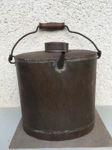 Ancien bidon ovale avec - ancien,