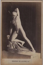 V 1880. Statue par Pradier ." Galeries du Louvre" . Photo tirage albumine.