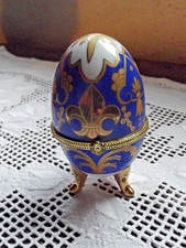 Oeuf en porcelaine, fleurs de