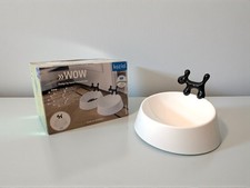 KOZIOL Gamelle pour chien - WOW - couleur blanc avec chien noir