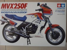 Maquette Moto 1/12 TAMIYA Ref 14023 Honda MVX250F