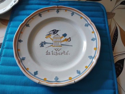 Assiettes anciennes faïence - assiettes,
