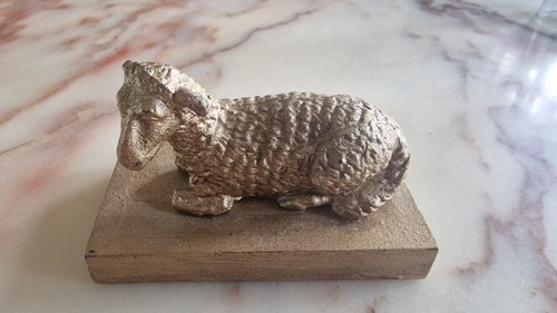 Petit mouton décoratif sur