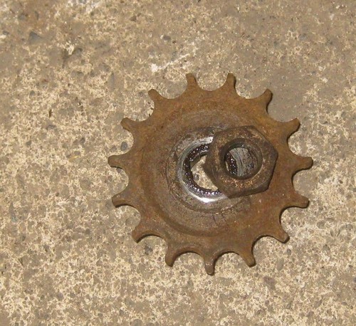 Pignon chaine 125 - *,