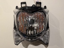 UN OPTIQUE FEU PHARE AVANT