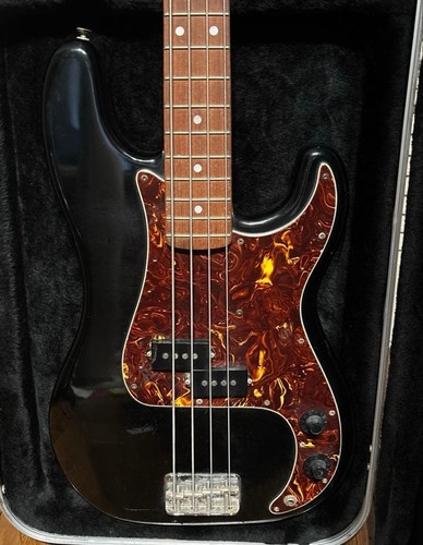 Guitare basse électrique