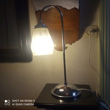 Lampe de table en acier