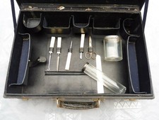  ANCIEN NÉCESSAIRE DE TOILETTE EN VALISE  MANQUE LES ÉLÉMENTS II  - A VOIR  