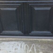 Porte ancienne en  chene peinte  en vert grille metal decorative fenetre ouvrant