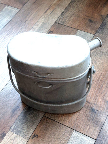 Une grande gamelle ww2
