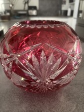 VASE BOULE EN CRISTAL DOUBLÉ ROUGE  DE SAINT-LOUIS NUMÉRO 12 - TAILLÉ MAIN-