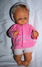 Adorable poupée ancienne bébé  Famosa 32  cm 