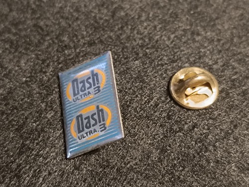 Pin logo dash ultra 3 - pin's,