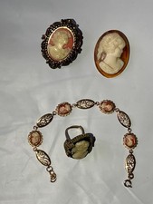 2 broches camee plastique , bracelet camee plastique et bague camee plastique 