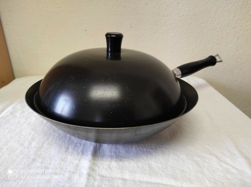 Poêle sauteuse wok avec - sauteuse,