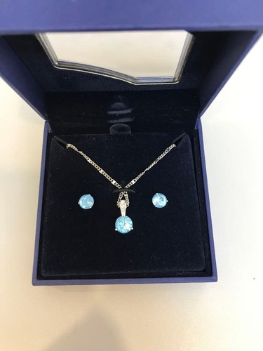 Ensemble boucles oreilles et - ensemble, d'oreilles