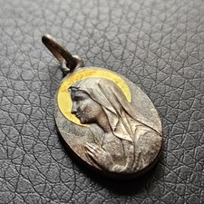 Médaillette bi-plaquage argenté & doré  vierge Marie priant revers grotte