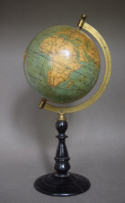 Petit globe terrestre ancien par Vivien de Saint-Martin , Hachette et Cie