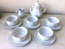 Service à thé en porcelaine