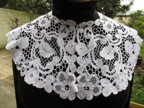 Col pèlerine dentelle fuseaux