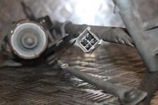 Moteur essuie glace avant