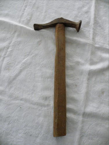 Tres ancien marteau - ancien,