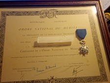 Diplôme d'ordre National du Mérite, avec médaille dans sont cadre(Nominatif).