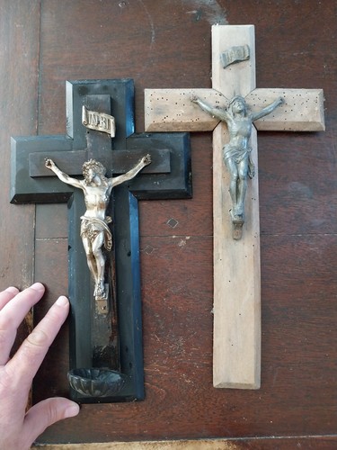 Benitiers crucifix anciens - benitiers,